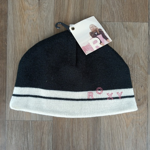Roxy Slushy‎ Beanie Reversible Black White Logo Knit Winter Hat Cap NWT - Picture 1 of 7